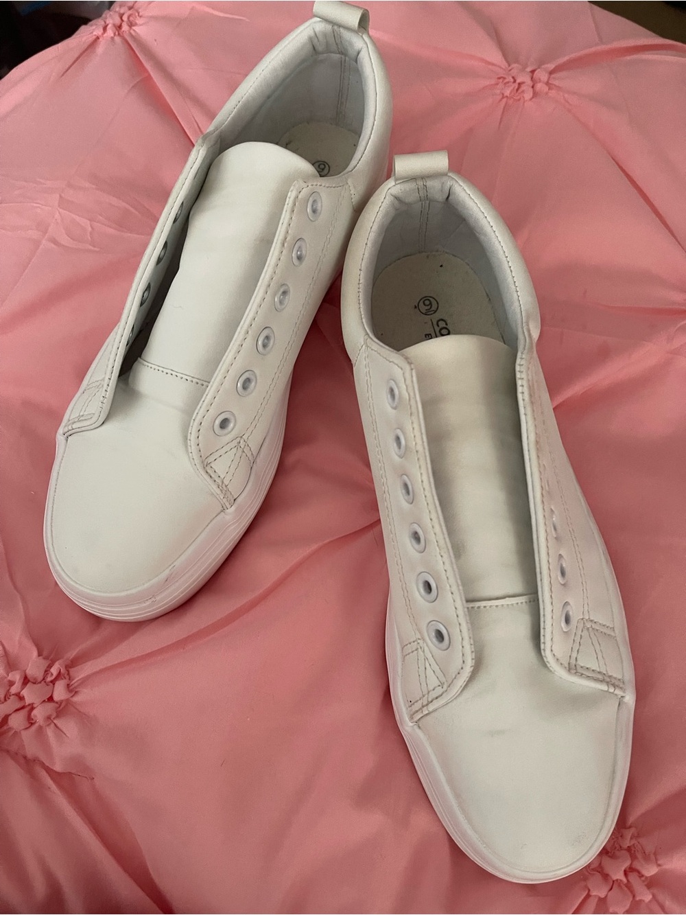 Women's White Slip-On Lace-Free Casual Sneakers